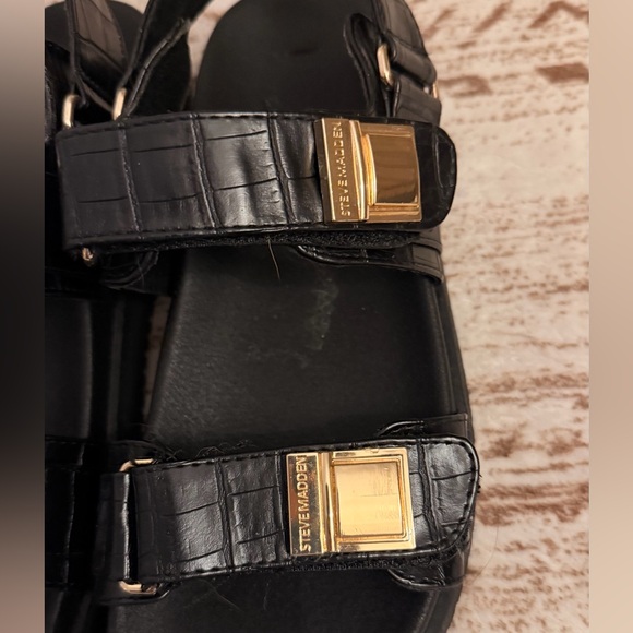 Black Sandals with Gold Accents Steve Madden - Picture 2 of 6
